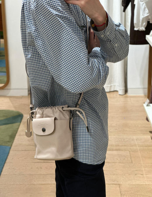 直发 原厂头层牛皮 特价款，珑骧新款小水桶包包 商品图9