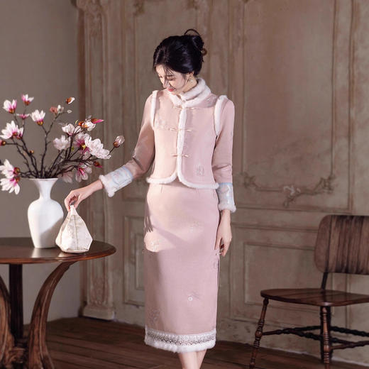 MYJ 新中式温婉显白粉色旗袍马甲套装加绒保暖日常 商品图1