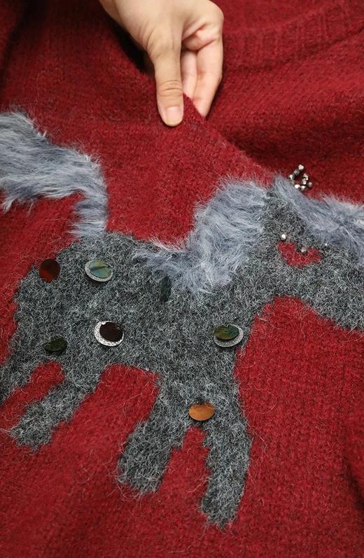 【手缝亮片长毛小马嵌花圆领毛衣】羊驼羊毛面料+彩色的毛绒+炫彩亮片+闪钻的装饰，让这件毛衣更有细节感WD 商品图12