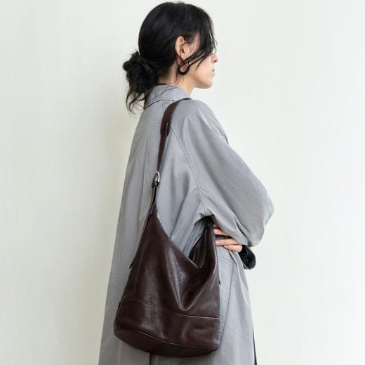 老米优品🎈代工厂直发！高端系列《裘真植鞣小山羊皮双耳水桶包托特包》单肩斜挎，文艺复古 大容量包包！ 商品图2