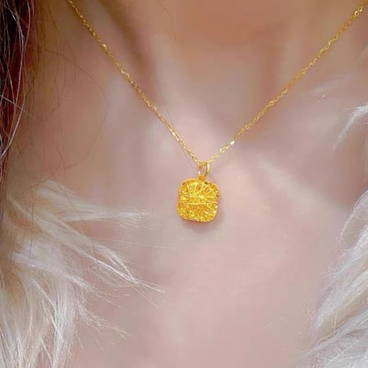 2楼六福珠宝足金小方糖挂坠  （赠送银项链）） 商品图0