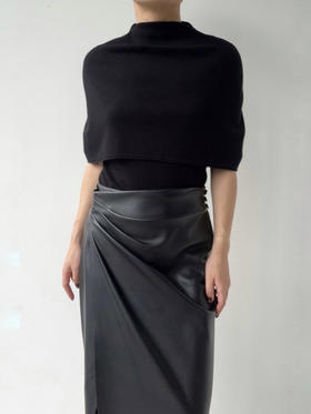 YANYI CHANG｜91910940 可脱卸袖子披肩式 套头毛衫 [ 黛墨黑 ] 多种穿法