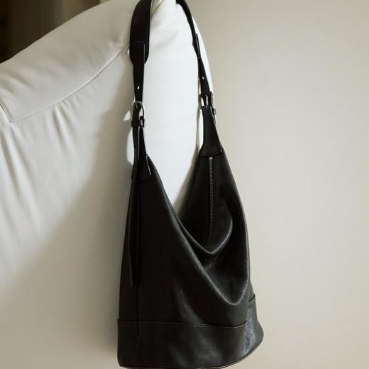 老米优品🎈代工厂直发！高端系列《裘真植鞣小山羊皮双耳水桶包托特包》单肩斜挎，文艺复古 大容量包包！ 商品图1