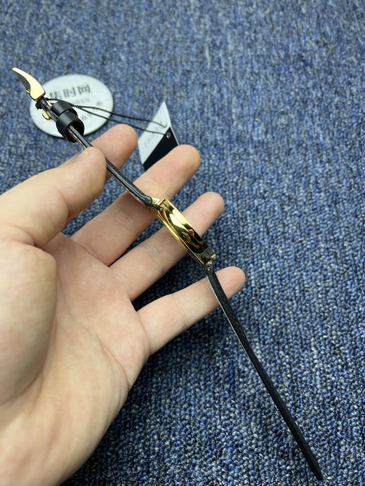 古驰双G 女士腕表 表径37mm 这款手表的特色就是表壳设计 商品图3