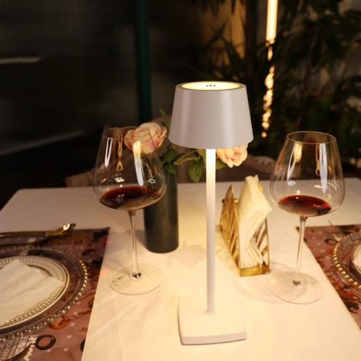 意大利 铝合金无线QI充电台灯 4000mAh电池 IP54防水 触摸调光 适用于客厅、室内外餐厅、咖啡厅 商品图5