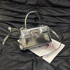 菲拉格慕 博物馆系列 经典Top Handle 银色 牛皮拼漆皮 手提包 商品缩略图0