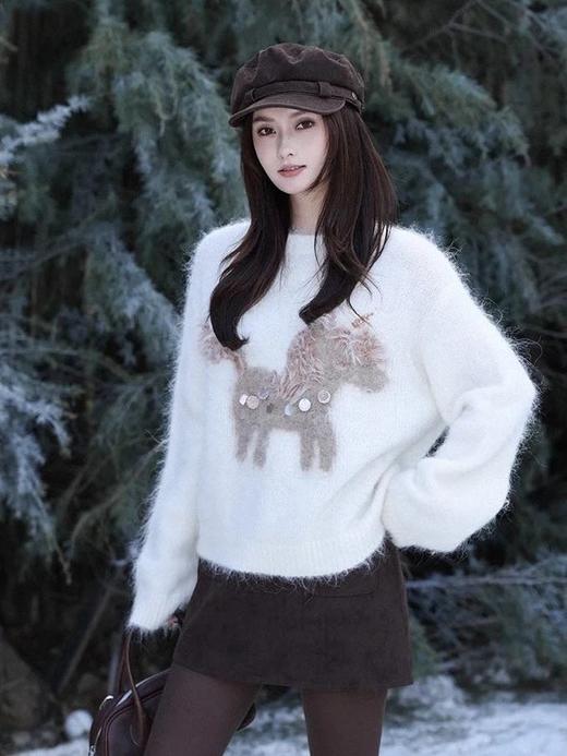 【手缝亮片长毛小马嵌花圆领毛衣】羊驼羊毛面料+彩色的毛绒+炫彩亮片+闪钻的装饰，让这件毛衣更有细节感WD 商品图7