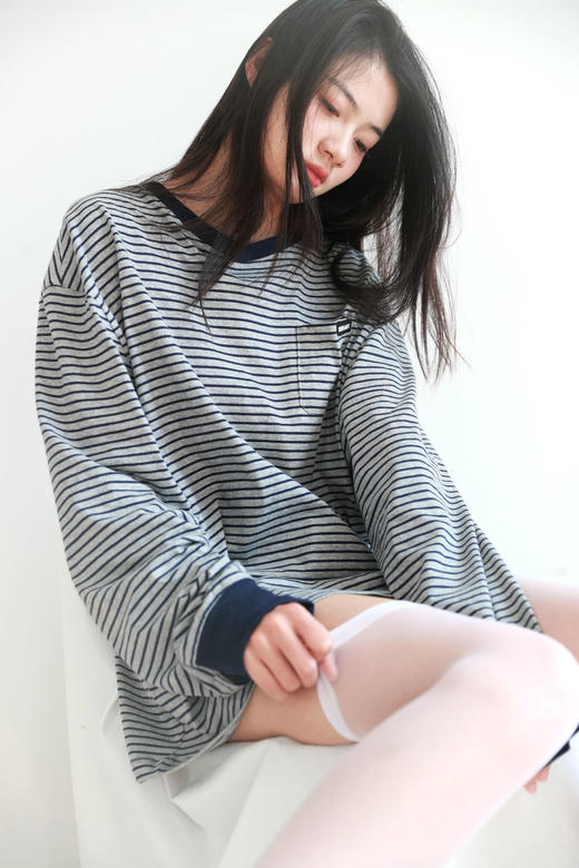 港风条纹tee，胸口小横标。法式宽松圆领套头情侣全棉长袖C122566 商品图9