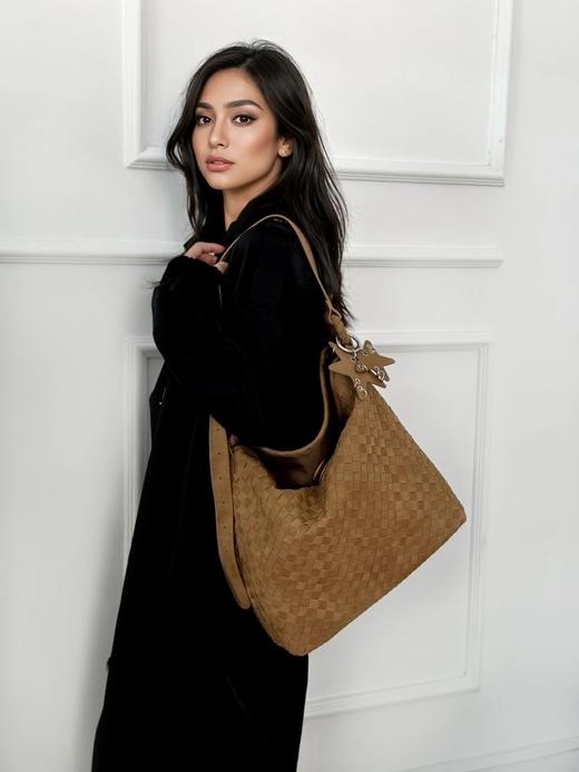 强推【编织三色托特包】“颜值 × 实用”的平衡款，PU磨砂皮织就复古肌理～容量装得下日常琐碎，上身轻松随性超好看WD 商品图0