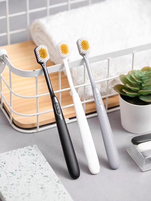 【春上新】9楼母婴生活馆     日式GOLD软毛65孔大头牙刷3支装   活动价：12.8元3支   22元/6支  38元/12支 商品图1