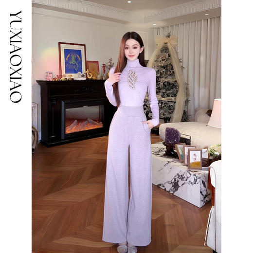 余潇潇【轻羽飞扬】保暖绵羊毛桑蚕丝叶子烫钻高领修身毛衣&休闲裤 商品图4