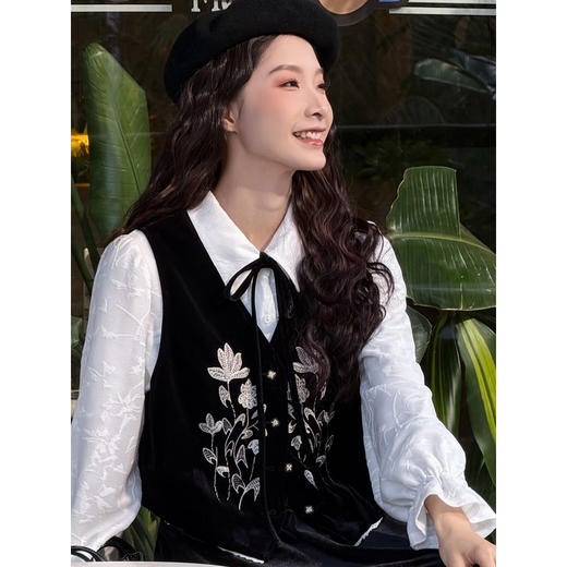 两三事花园夜曲2025冬新款新中式绣花马夹半身裙两件套女时尚套装 商品图2