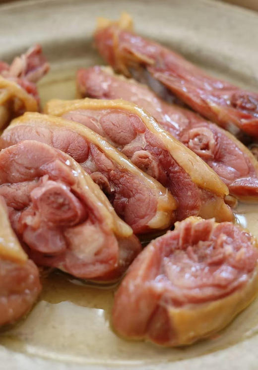 年味暴击‼️鄱阳湖区特产🔥【溢流香桂花板鸭】💰49.9到手一整只板鸭再多送2个大鸭腿❗️到手两斤多‼️腊香醇厚不齁咸！肉质丝丝分明，肥而不腻🤩汤色金黄透亮✨全家滋补 商品图4