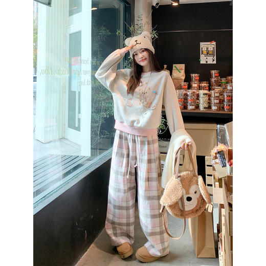 <曾小咸推荐>现货秒杀 ！微信超特价！撞色小熊加绒卫衣 日常169.99 立减80 秒杀89.99！粉色格子休闲裤  秒杀89.99 ！！ 商品图1