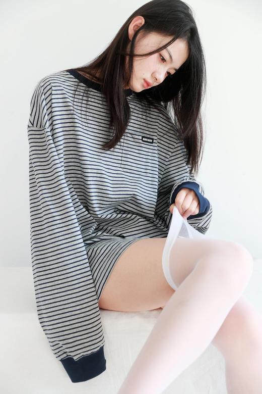 港风条纹tee，胸口小横标。法式宽松圆领套头情侣全棉长袖C122566 商品图7