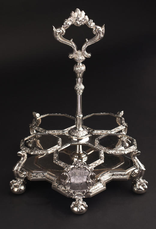 独角鹿西洋古董18世纪末英国顶级银坊Edward Barnard & Sons出品花叶神鸟及家族纹章主题纯银精雕调味罐及水晶酒壶套组 商品图5