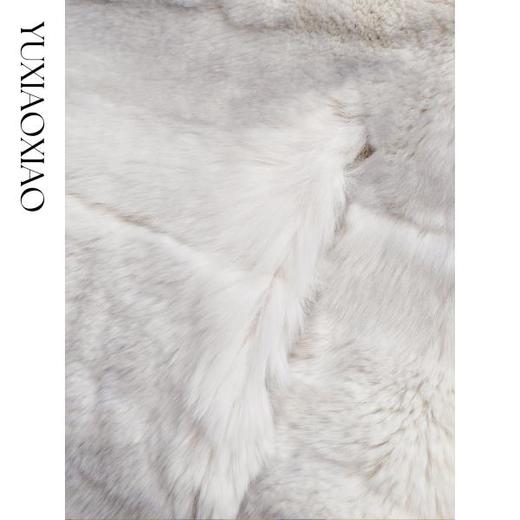 余潇潇【柏林月光】横排雷克斯獭兔毛填充薄棉保暖舒适翻领皮草 商品图2