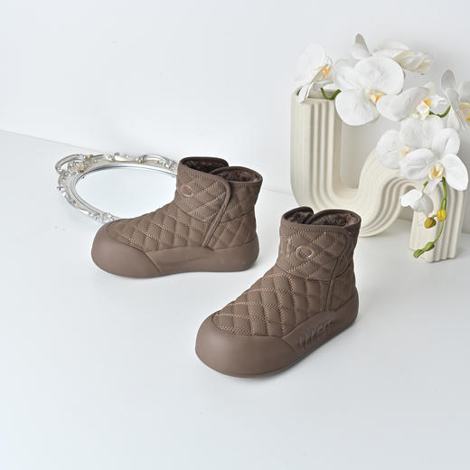 经典鲨2025年冬季专柜新品时尚菱格厚底羊羔绒保暖雪地靴女KW142-558211 商品图1