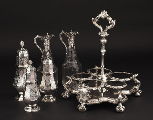 独角鹿西洋古董18世纪末英国顶级银坊Edward Barnard & Sons出品花叶神鸟及家族纹章主题纯银精雕调味罐及水晶酒壶套组 商品图4