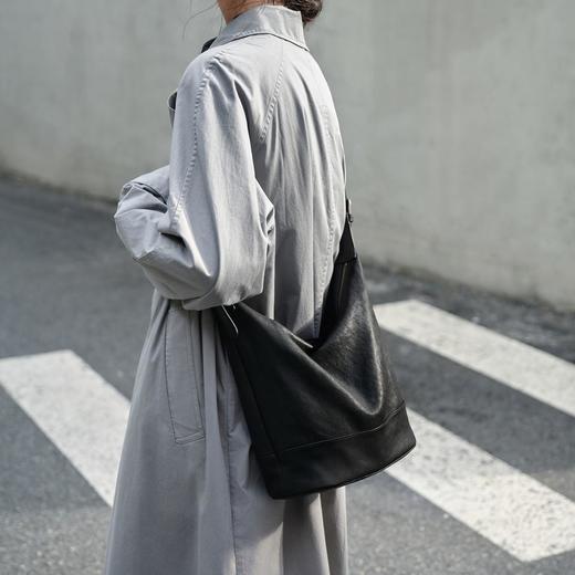 老米优品🎈代工厂直发！高端系列《裘真植鞣小山羊皮双耳水桶包托特包》单肩斜挎，文艺复古 大容量包包！ 商品图0