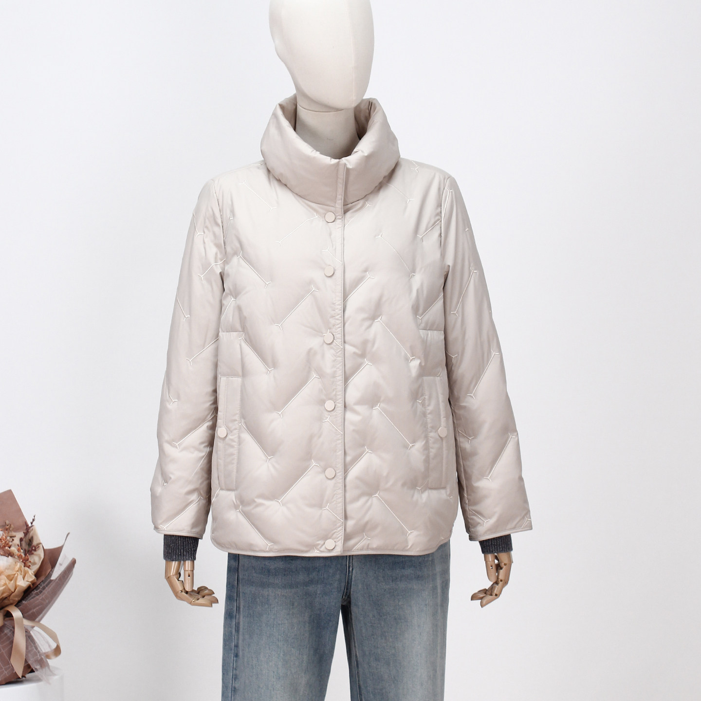 FOCALS新款立领纯色绣花短款休闲保暖羽绒服FRSDD573M1