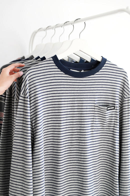 港风条纹tee，胸口小横标。法式宽松圆领套头情侣全棉长袖C122566 商品图4