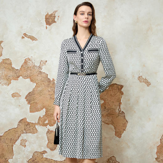 EITIE爱特爱温柔气质V领收腰显瘦印花连衣裙2025春季新款8107801 商品图2