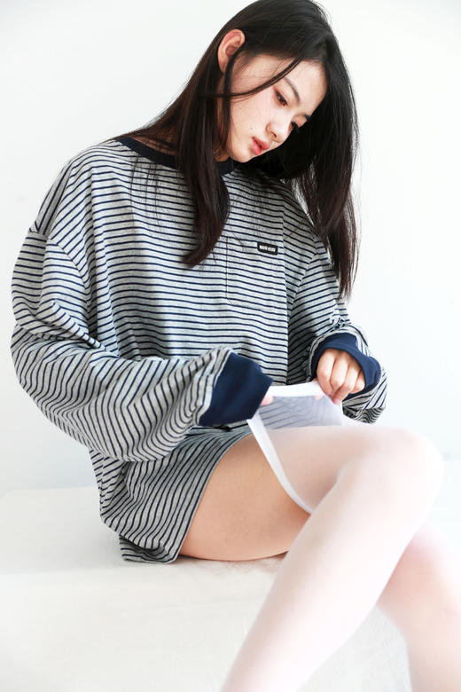 港风条纹tee，胸口小横标。法式宽松圆领套头情侣全棉长袖C122566 商品图0