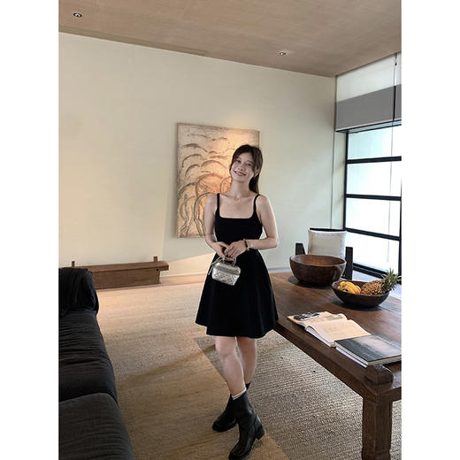 EKOOL衣库 天丝吊带连衣裙女夏季后背绑带修身显瘦长裙a字小黑裙 商品图1