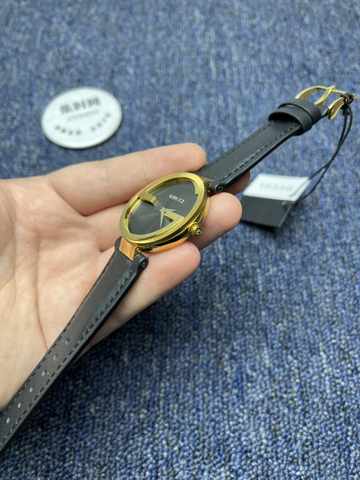 古驰双G 女士腕表 表径37mm 这款手表的特色就是表壳设计 商品图4