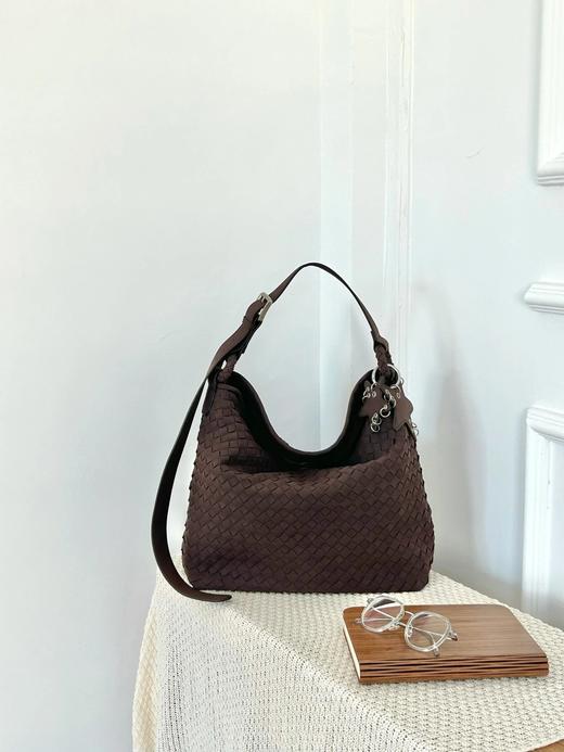 强推【编织三色托特包】“颜值 × 实用”的平衡款，PU磨砂皮织就复古肌理～容量装得下日常琐碎，上身轻松随性超好看WD 商品图5