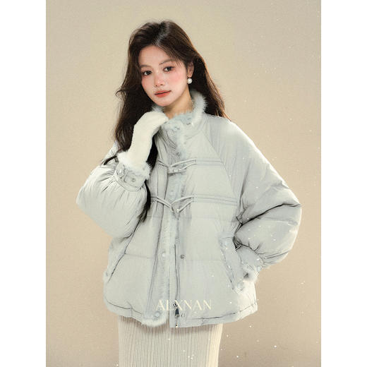 鹿向南「书章海盐」90白鸭绒蓝色牛角扣羽绒服女冬宽松保暖外套 商品图2