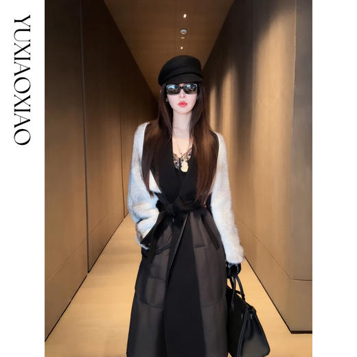 余潇潇【禁忌女王】山羊绒桑蚕丝混纺拼黑十字貂翻领长款水貂羽绒服 商品图2