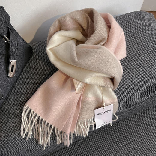 新年跨年礼【100%澳洲羊毛英伦风围巾礼盒】温暖与仪式感双重馈赠 100%柔软羊毛 内缝金标 8个花色盲选不踩雷 商品图4