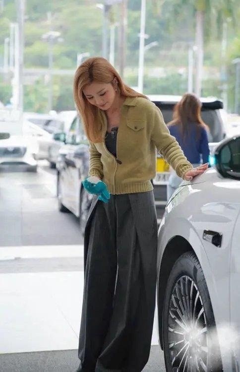 蔡卓妍同款【高奢感老钱风翻领拉链复古羊毛针织外套】2色可选~甄选100%羊毛，纤维柔糯细腻，亲肤性与垂坠感兼备，姐妹们闭眼入WD 商品图1