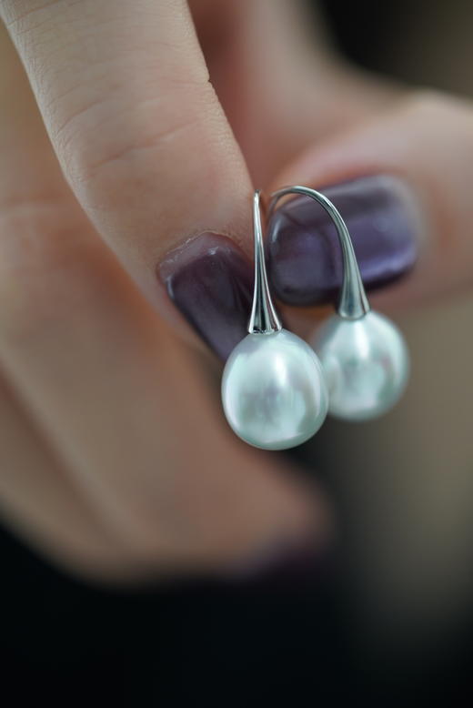 时尚流线感澳白耳钩 商品图2