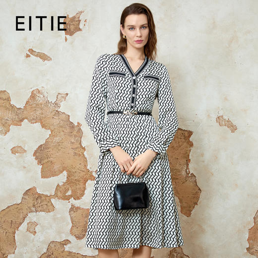 EITIE爱特爱温柔气质V领收腰显瘦印花连衣裙2025春季新款8107801 商品图0