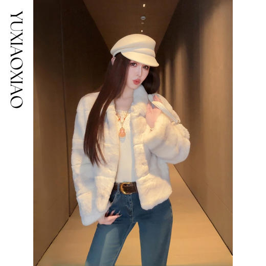 余潇潇【柏林月光】横排雷克斯獭兔毛填充薄棉保暖舒适翻领皮草 商品图4