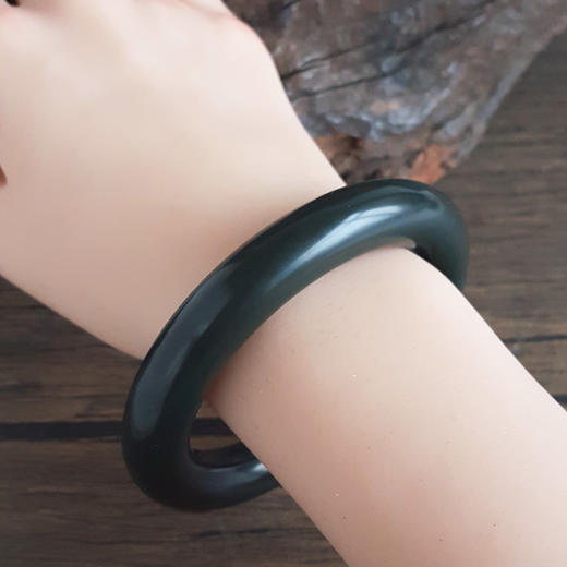 【天然正品】天然收藏级新疆料细腻圆条油润度佳塔青58号和田玉手镯 171225NJS59 商品图7