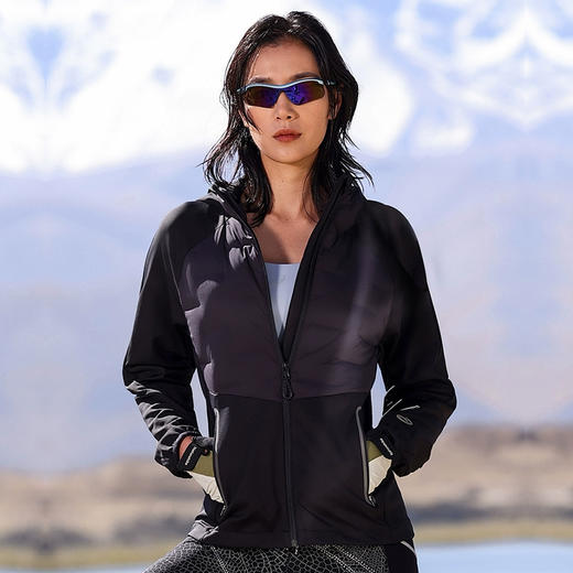 ASICS 亚瑟士 2025年女式跑步拼接羽绒连帽夹克 商品图3