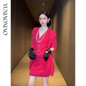 余潇潇【魔法许愿池】苏泊尔羊驼毛混纺手缝钻扣开衫&马夹&半裙套装