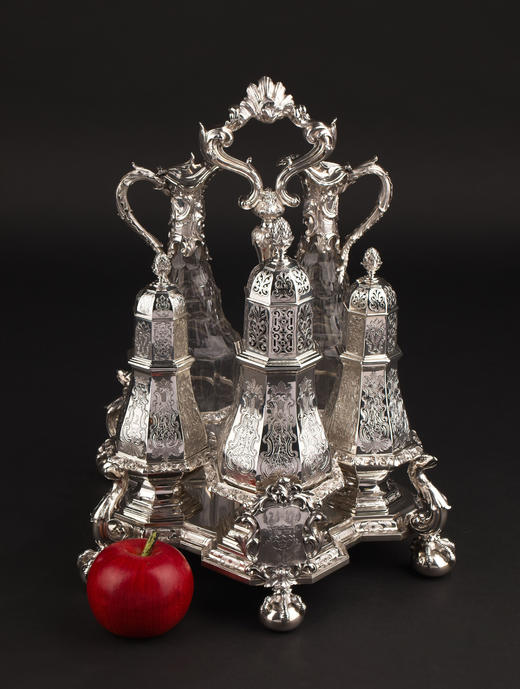 独角鹿西洋古董18世纪末英国顶级银坊Edward Barnard & Sons出品花叶神鸟及家族纹章主题纯银精雕调味罐及水晶酒壶套组 商品图1