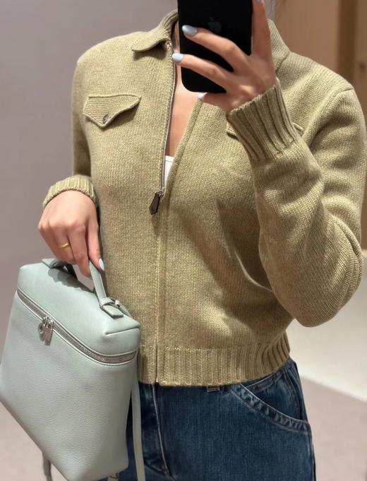 蔡卓妍同款【高奢感老钱风翻领拉链复古羊毛针织外套】2色可选~甄选100%羊毛，纤维柔糯细腻，亲肤性与垂坠感兼备，姐妹们闭眼入WD 商品图3