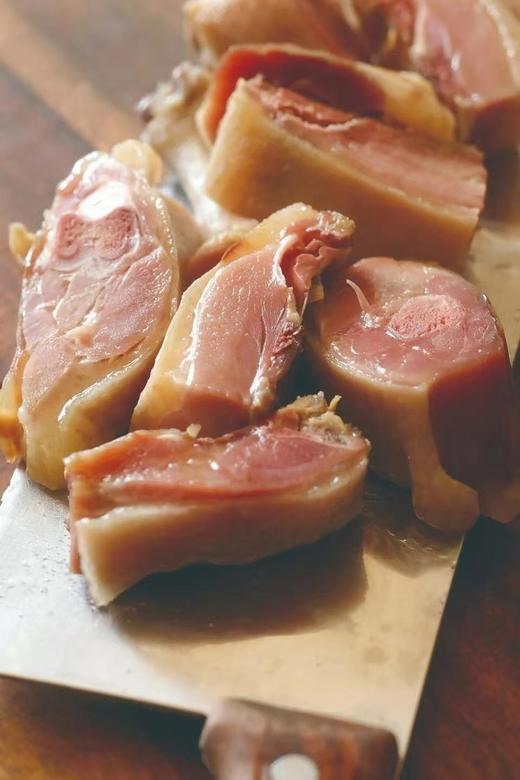 年味暴击‼️鄱阳湖区特产🔥【溢流香桂花板鸭】💰49.9到手一整只板鸭再多送2个大鸭腿❗️到手两斤多‼️腊香醇厚不齁咸！肉质丝丝分明，肥而不腻🤩汤色金黄透亮✨全家滋补 商品图5