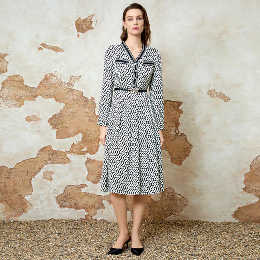 EITIE爱特爱温柔气质V领收腰显瘦印花连衣裙2025春季新款8107801 商品图1