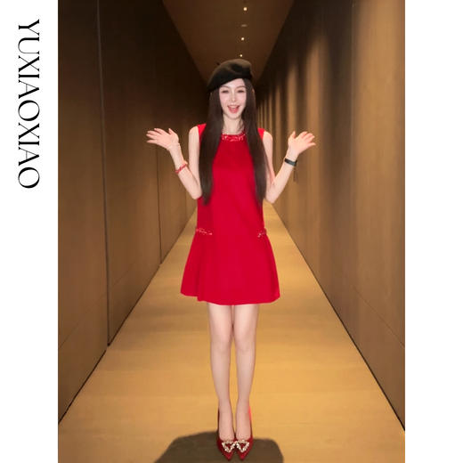 余潇潇【永夜玫瑰】高含量绵羊毛混纺同色系重工珠链圆领无袖连衣裙 商品图2