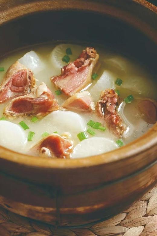 年味暴击‼️鄱阳湖区特产🔥【溢流香桂花板鸭】💰49.9到手一整只板鸭再多送2个大鸭腿❗️到手两斤多‼️腊香醇厚不齁咸！肉质丝丝分明，肥而不腻🤩汤色金黄透亮✨全家滋补 商品图6