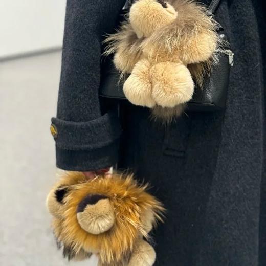 【手工皮*草狮子毛绒挂件】真貉子毛+獭兔毛 支持鉴定❗️​ 原创设计 duang duang chao蓬松~​🦁狮来运转、开启好运🎁既有狮子威武的形象​ 又不失萌趣可爱~ 商品图4