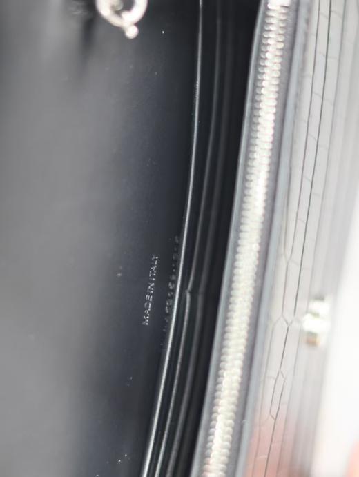 圣罗兰 【永恒经典】黑色银扣哑光鳄鱼纹 Kate_流苏链条包（LZ） 商品图8