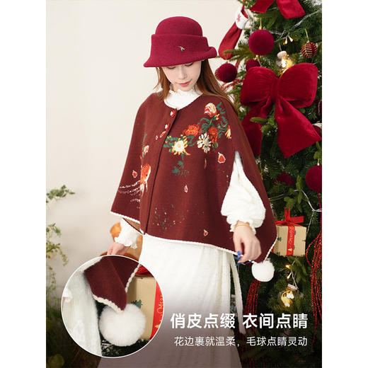 两三事梵高文艺鲤跃芳庭2025冬新款金鱼图案毛球装饰斗篷式毛衣女 商品图3